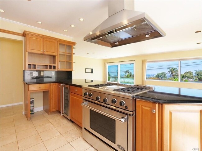 Building Photo - 241 Pso De Granada