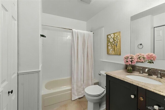 Building Photo - 8555 Fairmount Dr