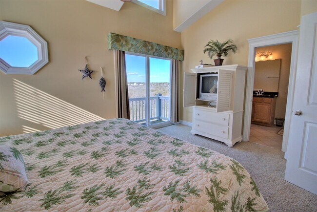Building Photo - Pet Friendly Off Season Rental 4 Bedroom Oceanfront next to North Topsail Seaview Pier 12/1/2025 ...