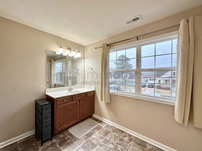 Building Photo - 4824 Kennebeck Ave