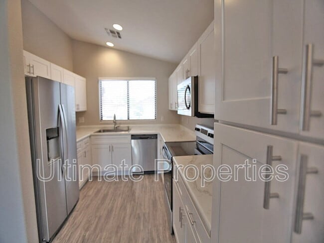 Building Photo - 631 E Arizona Ave