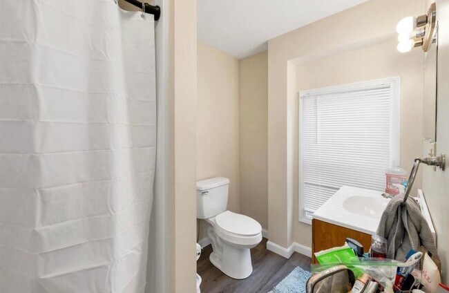 Building Photo - 106 Messer St