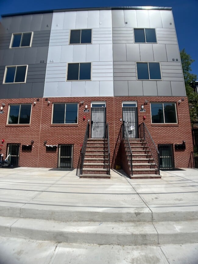 Building Photo - 3215 N 13th St