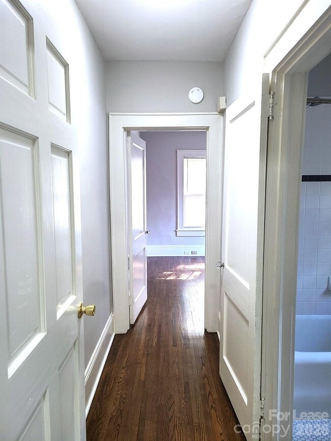 Building Photo - 1623 Fountain View St