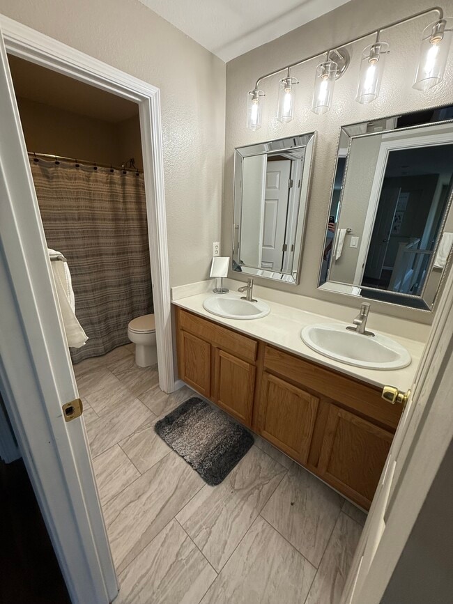 Building Photo - 554 Watercourse Ln