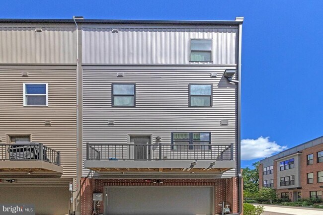 Building Photo - 40 Mural Walk NE