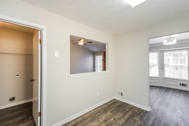 Building Photo - Fantastic 3bd/2ba home! Let yourself in!