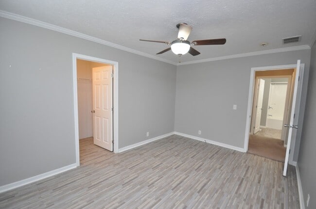 Building Photo - 3 Bedroom 2 bath in West Paducah