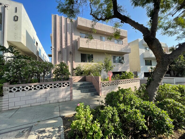 Primary Photo - 1030 N Edinburgh Ave