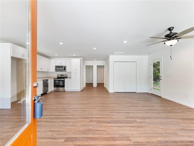 Building Photo - 8083 Beachwood Dr