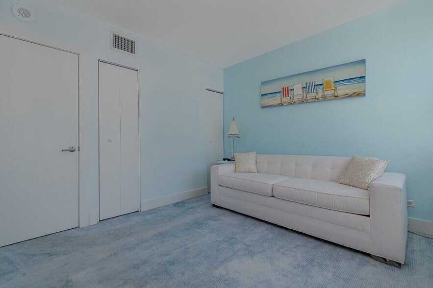 Building Photo - 2301 Collins Ave