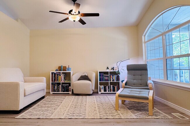 Building Photo - 5903 S Snowdrop Pl