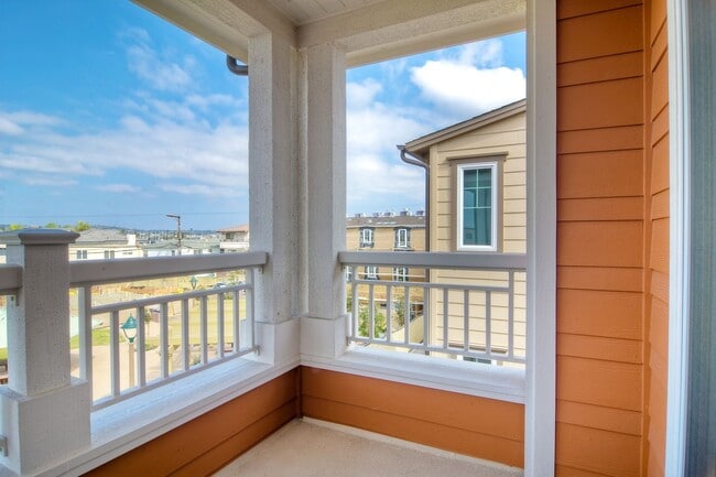 Building Photo - 3 Bedroom Townhome at Bayside Cove!