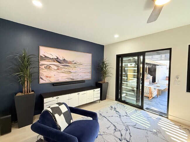 Building Photo - Experience Luxury at Windansea Beach: with...