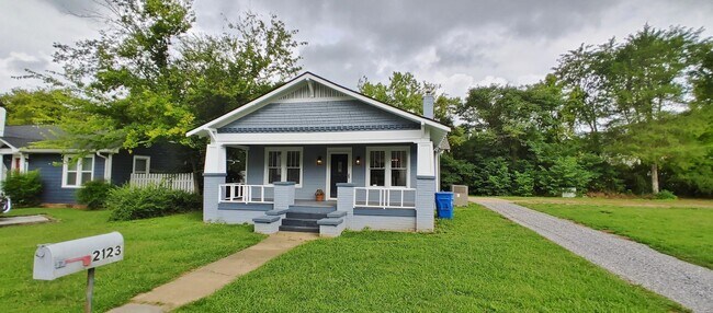 Building Photo - Adorable Red Bank Home!