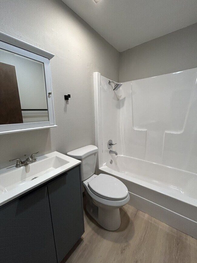 Building Photo - Just Remodeled! 3BR 1 1/2BA House - w/Garage!