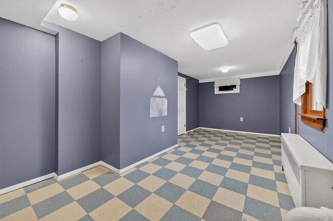 Building Photo - 350 Spring St