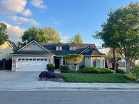Building Photo - North West Fresno Modern/Updated Home, 3BR/2BA, Built 2004 - Lots of Amenities!