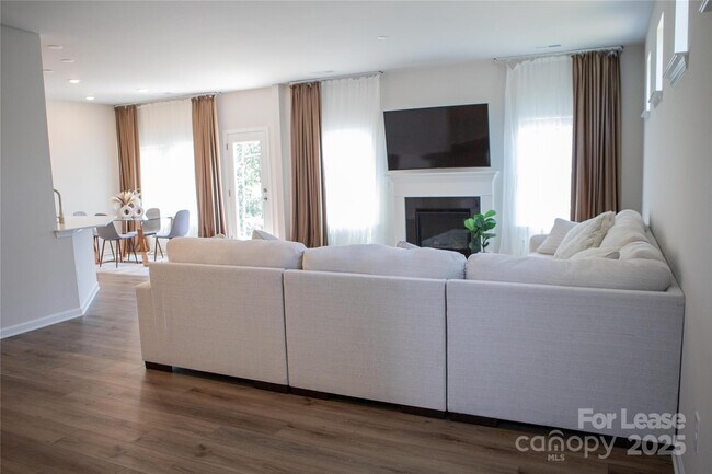 Building Photo - 13020 Lannister Dr