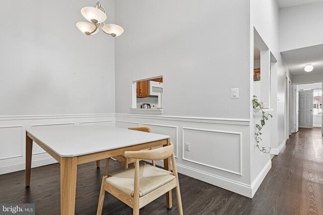 Building Photo - 11 Poillon Ct