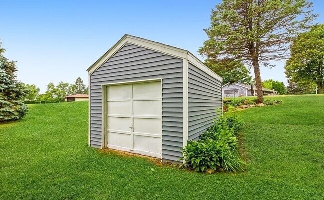 Building Photo - 8690 Olson Rd