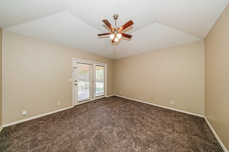 Building Photo - 8117 Turtle Dove Dr
