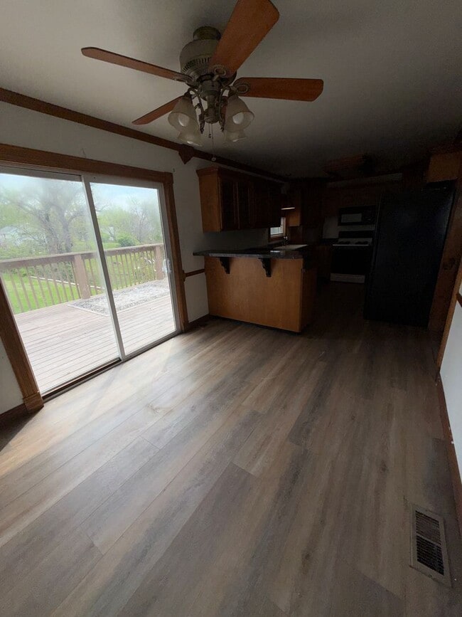 Building Photo - Beautiful 2 Bed 2 Bath Home - Includes Stove & Refrigerator