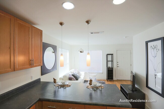 Building Photo - 711 32nd W St