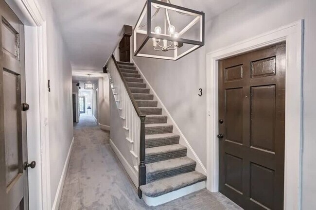 Building Photo - 518 Lamar Ave