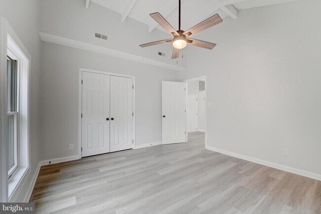 Building Photo - 611 Tebbston Dr