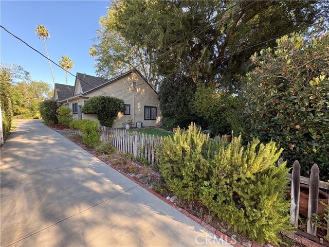 Building Photo - 894 S Los Robles Ave