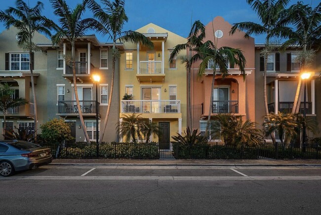 Building Photo - 111 SW 2nd Ave