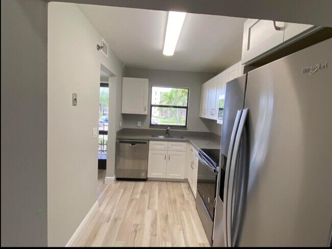 Building Photo - 4700 Lucerne Lakes Blvd W