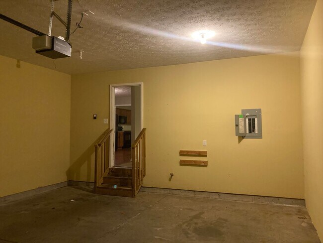 Building Photo - 128 Twin Lakes Dr
