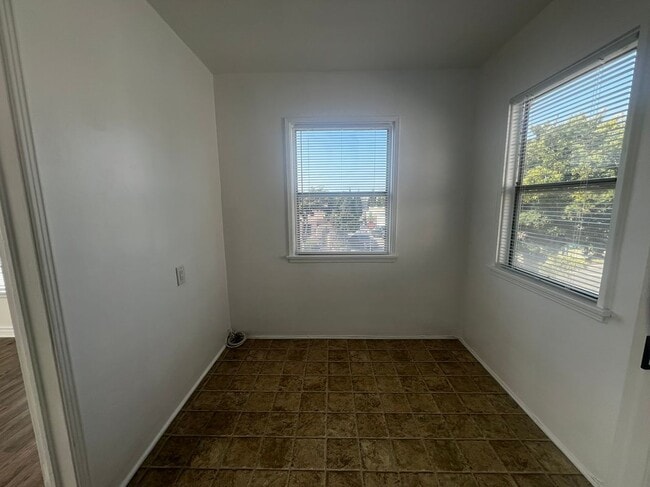 Building Photo - 5279 E The Toledo-Apt 5