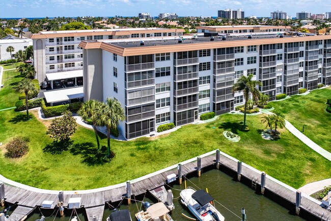 Building Photo - 911 Gardenia Dr