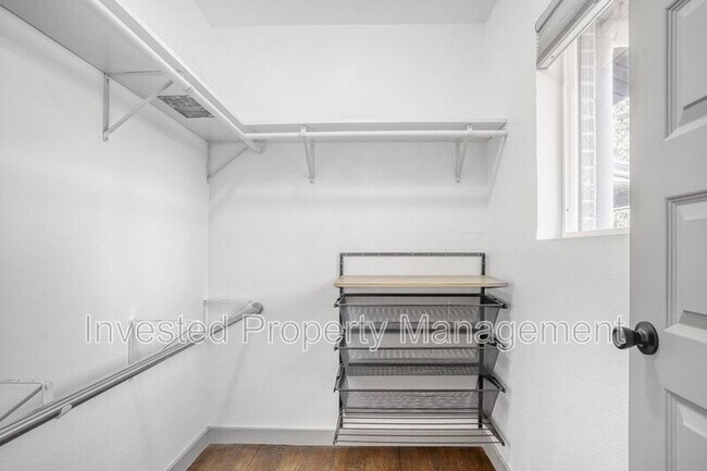 Building Photo - 3004 S Zurich Ct