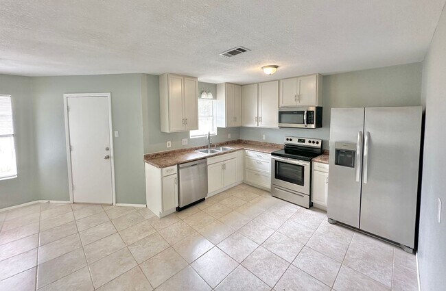 Building Photo - Modern Comfort in a Spacious 4BR Home