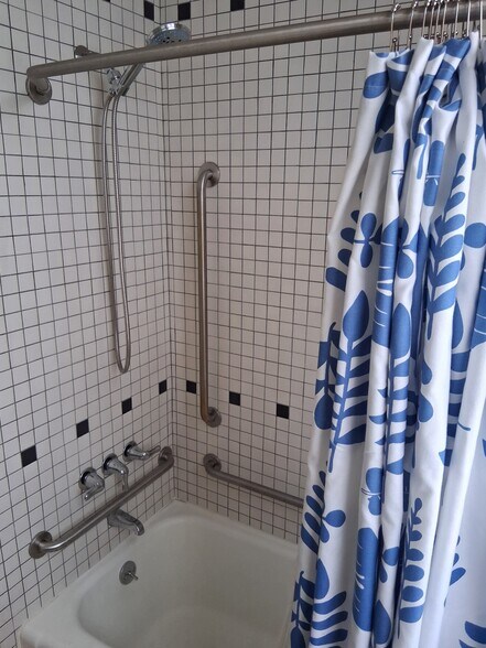 Building Photo - 6324 Annunciation St