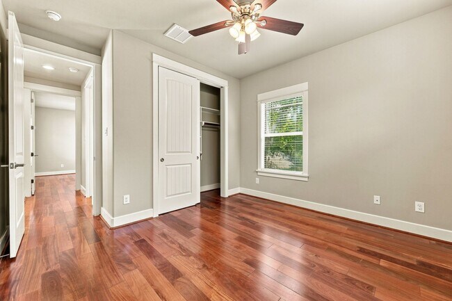 Building Photo - 303 Zennia St