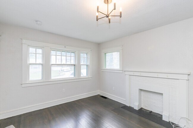 Building Photo - 2024 E 48th Terrace