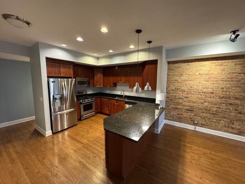 Building Photo - 4635 N Malden St