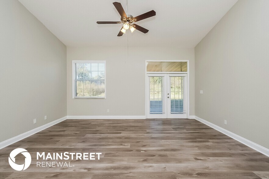 Building Photo - 3300 Hickman Ave