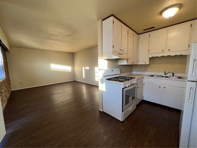 Building Photo - 400 N Campbell Dr