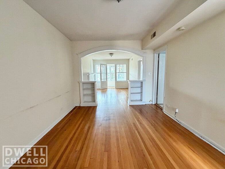 Primary Photo - 3441 W Schubert Ave