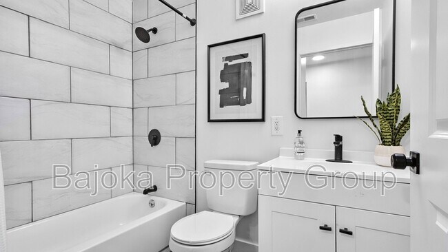 Building Photo - 4434 Trumbull St