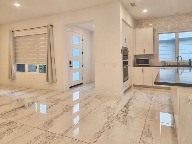 Building Photo - 16332 Dawn Wy