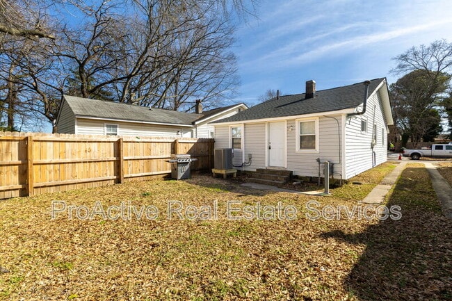 Building Photo - 828 W 42nd St