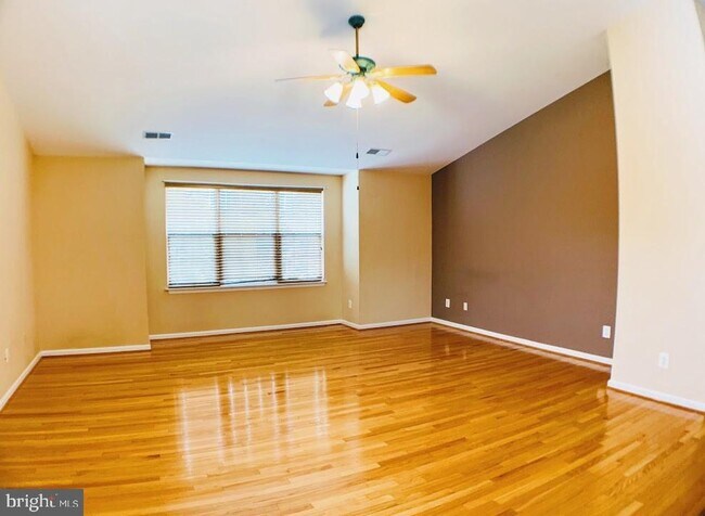 Building Photo - 21 Warwick Way