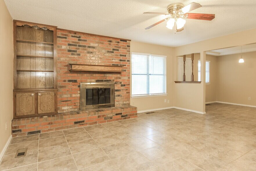 Building Photo - 1074 Dover Mansion